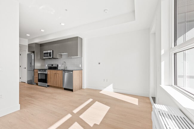 1110 Lawson Av
