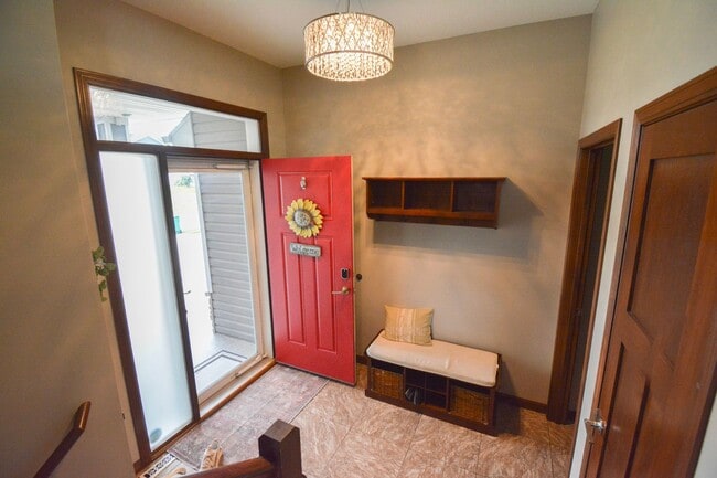 Photo - Spacious 5 Bed 3 Bath Home for Rent NOW
