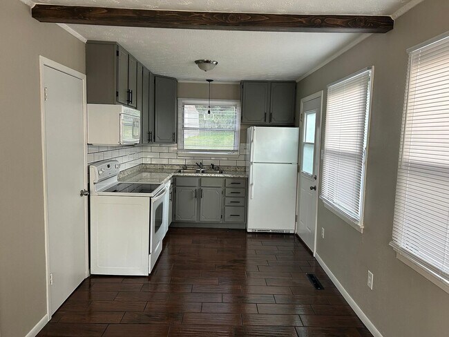 Photo - 1715 11th Ave SW