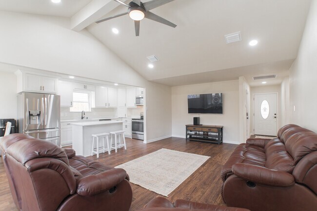 Photo - 4913 Deerwood Cir