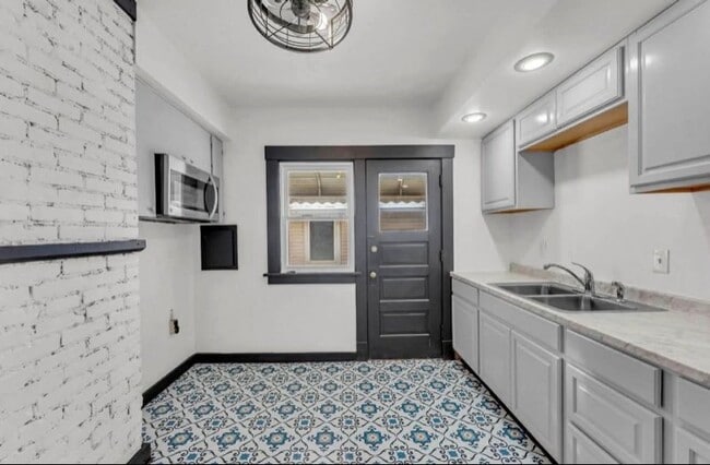 Building Photo - 246 E 156th St