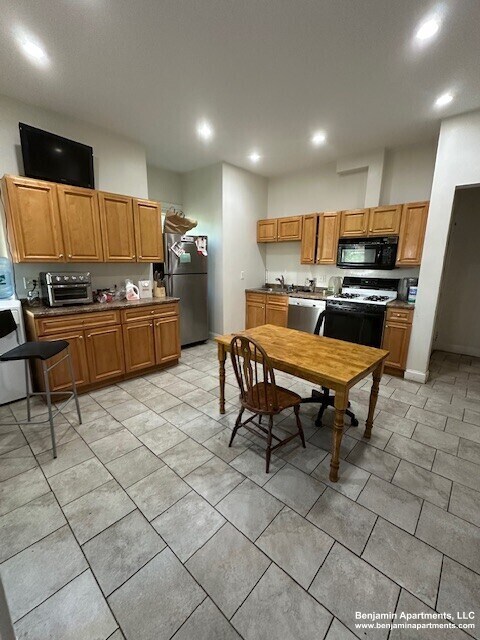 Building Photo - 27 Orkney Rd Unit 1 Rental