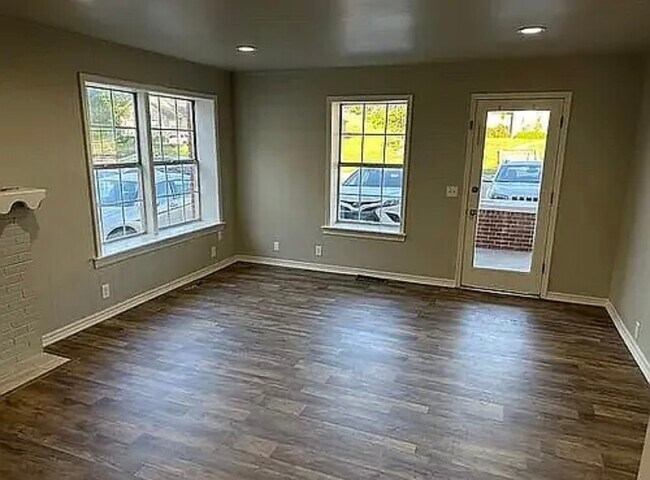 Photo - 105 S Poplar St Unit #2