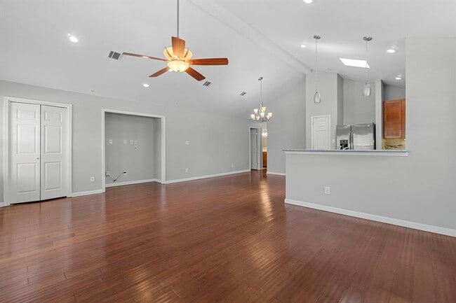 Photo - 2321 E 5th St.