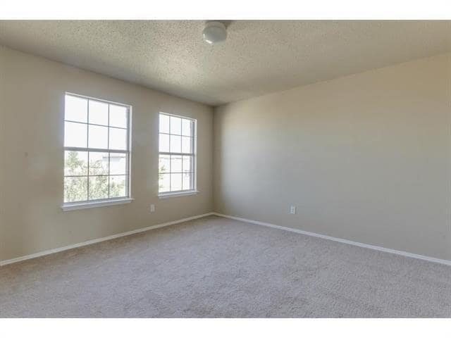 Photo - 617 Oxford Dr