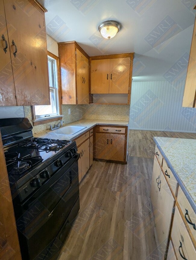 Photo - 902 1/2 Wyoming-