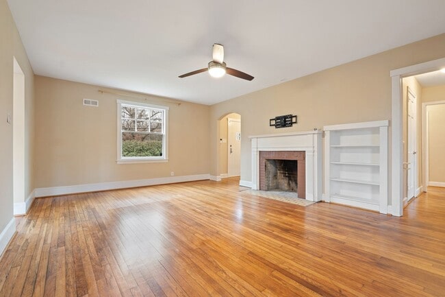 Photo - 3be/2ba Charming Cape Cod in Old North Durham