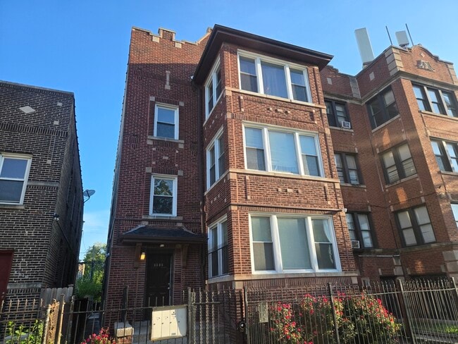 Building Photo - 5508 W Congress Pkwy Rental