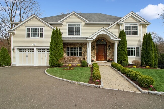 Photo - 57 Overbrook Dr House