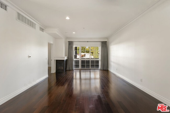 851 N San Vicente Blvd Unit 102