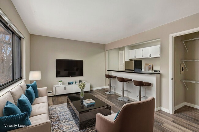 Building Photo - 2841 Cypress Way Unit 1