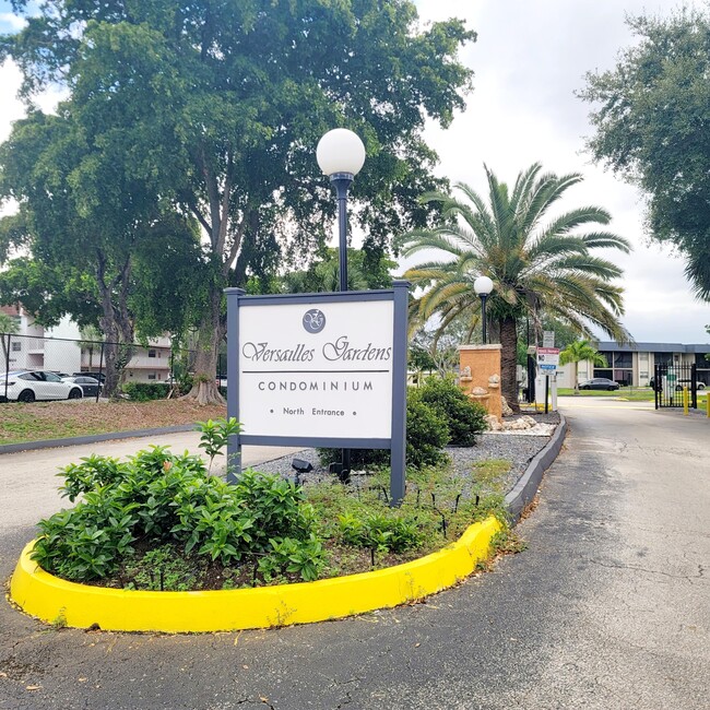 Building Photo - 7911 N Colony Cir Unit 305