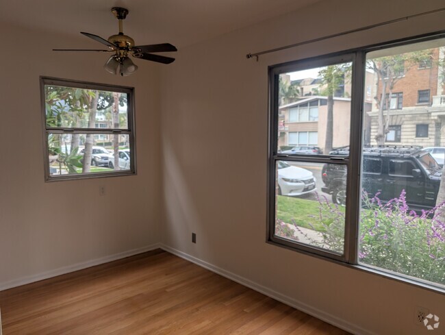 Building Photo - 1015 E Ocean Blvd Unit 1 Rental