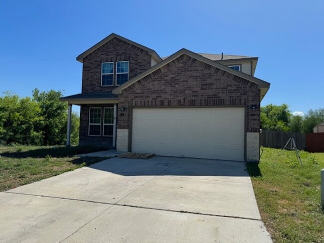 Building Photo - Super Nice! Featuring 4 bedroom/ 3 bath Rental