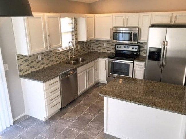 Photo - 708 S Red Oaks Cir