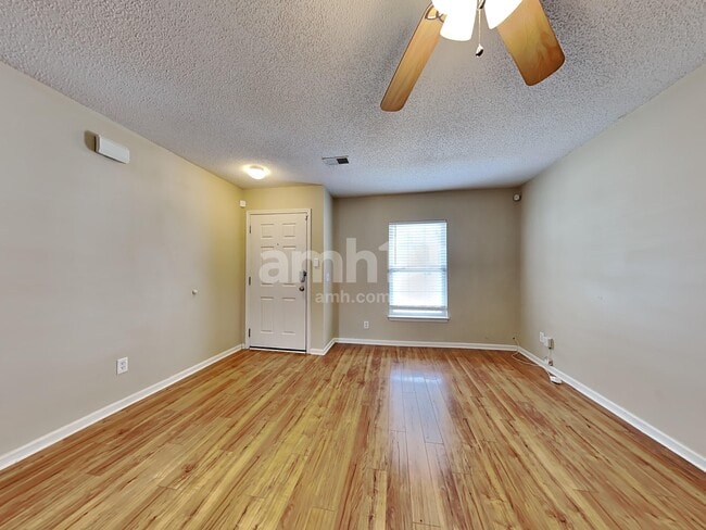 Photo - 193 Wildberry Ln