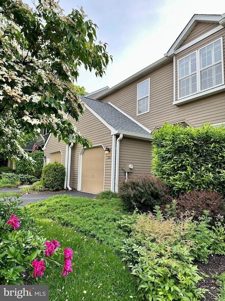 Photo - 155 Weybridge Dr