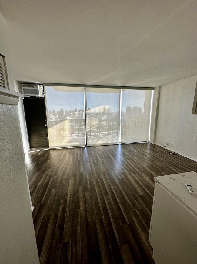 Photo - 1560 Thurston Ave