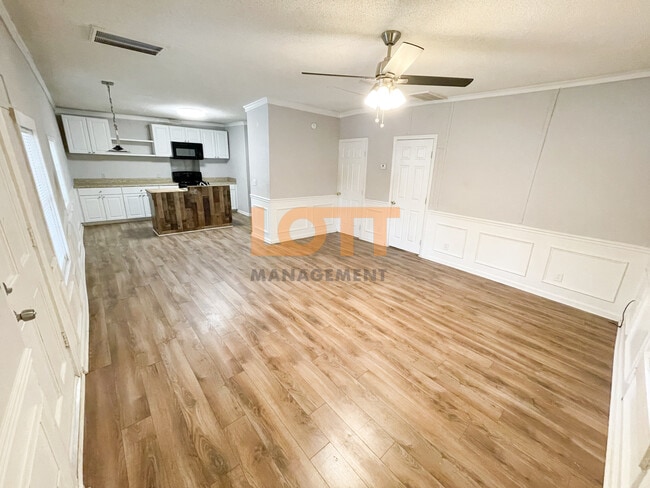 Photo - 310 Frank St