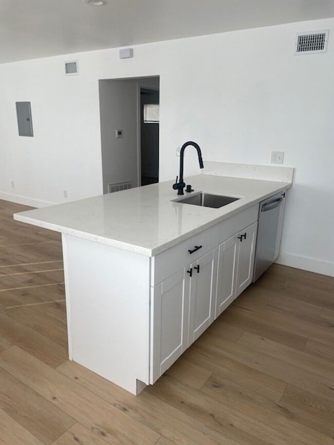 Photo - 632-638 Iris Drive Unidad 638