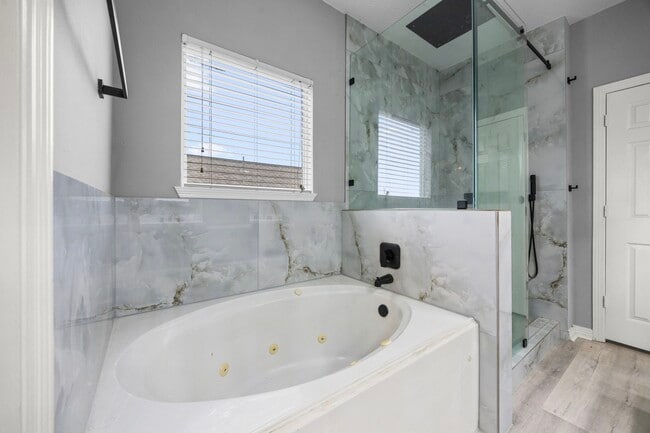 Building Photo - 4500 Upland Cir Dr