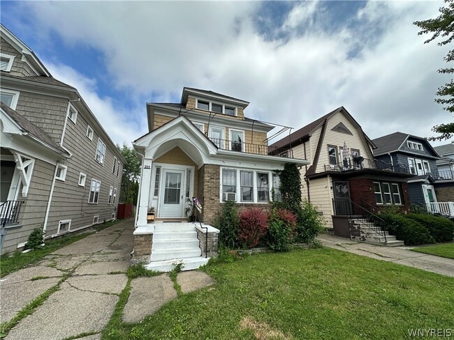Photo - 394 Taunton Pl