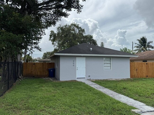 Building Photo - 300 NW 28th Way Rental