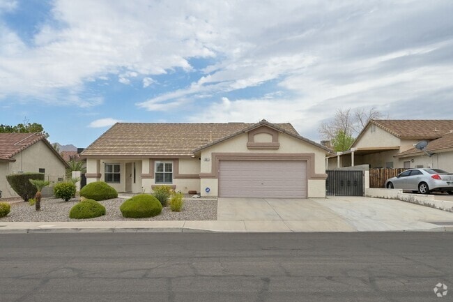 Building Photo - Henderson!!  Solar Panels!! Tankless Hot w... Rental