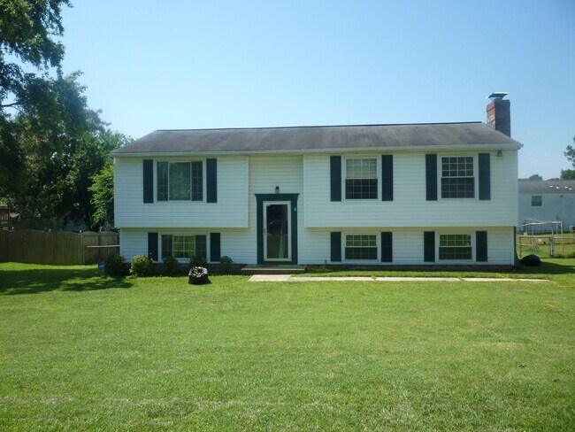 Building Photo - Split Foyer in Mechanicsville Rental
