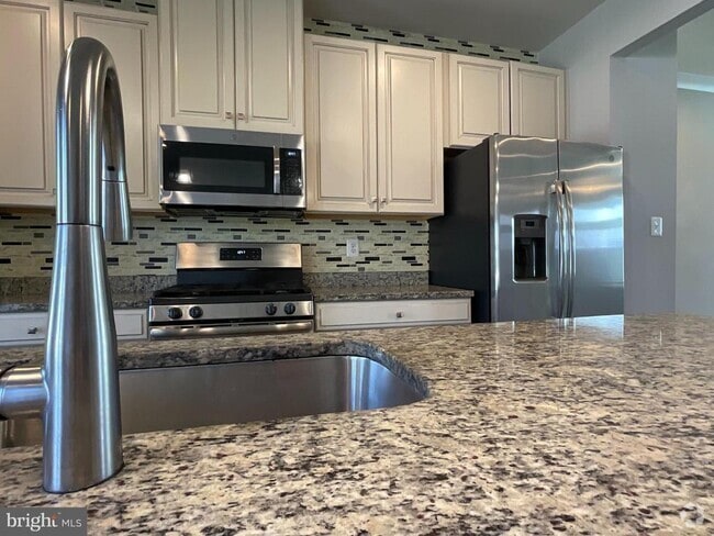 Building Photo - 5878 Tomahawk St Rental
