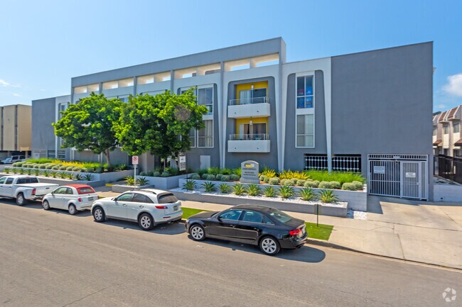 Addison Arms Apartments