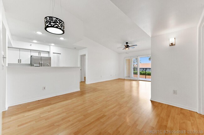 Building Photo - 140 Yacht Club Way Unit 307