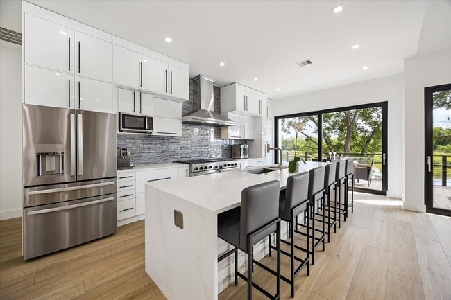 Photo - 407 Brook Hollow Dr