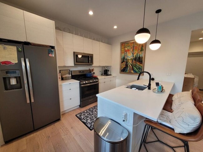 2 bedroom in Chicago IL 60640 - 2 bedroom in Chicago IL 60640 Condo Unit 2W