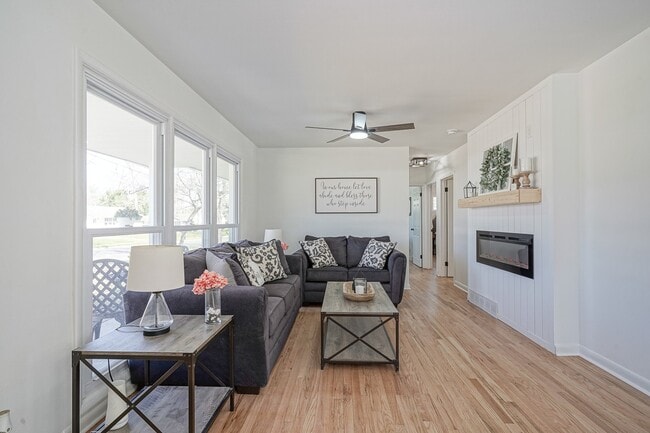 311 Oakwood Dr