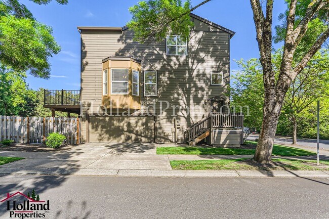 3 bedroom, 3 bathroom end townhouse with 2... - 3 bedroom, 3 bathroom end townhouse with 2...