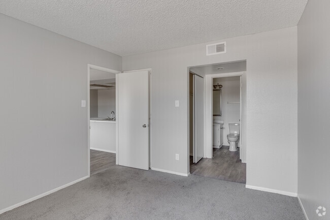 1BR, 1BA - 620SF - Bedroom