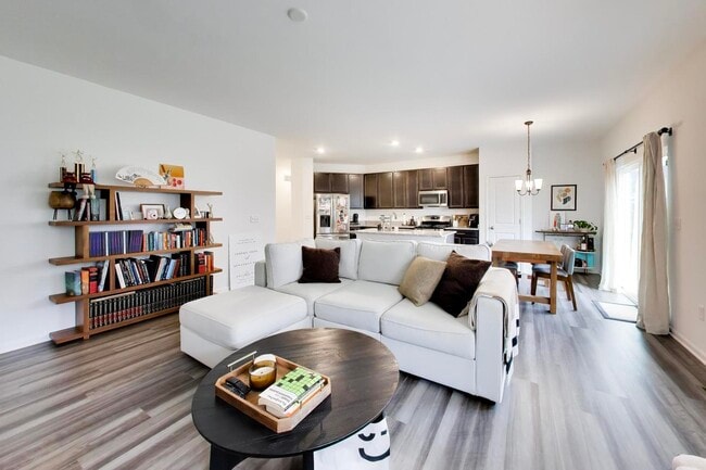 Photo - 420 Radcliff Ln