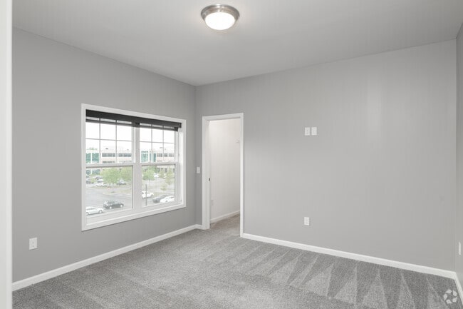 1BR, 1BA - 900SF - Bedroom - Creekview Court