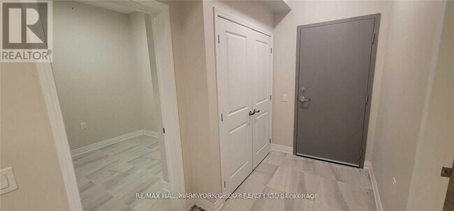 Photo - 32 Wellington St E Unité 102