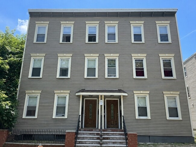 Building Photo - 286 Highland St Unit 3