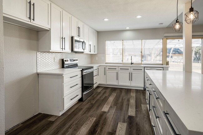 Photo - 3-2-2 Beauty Grand Prairie