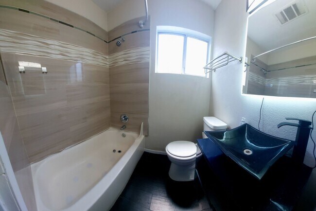 Photo - 1631 Van Horne Ln