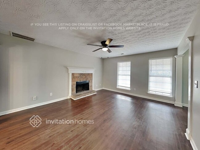 Photo - 86 E Main St N