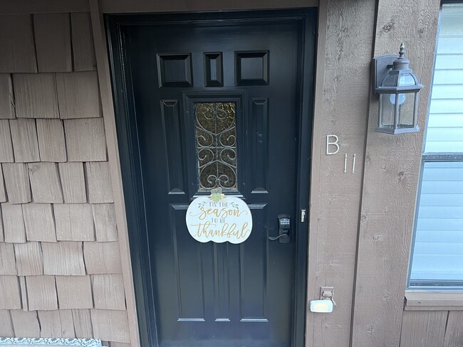 Photo - 1412 Airport B11 - B11