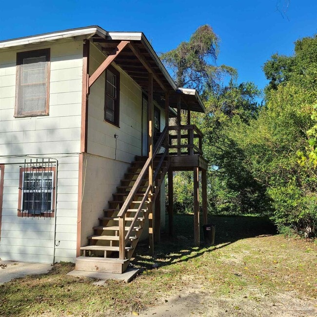 Building Photo - 3204 W Gadsden St