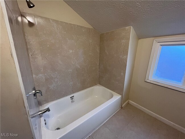 Photo - 3633 Tullamore Rd