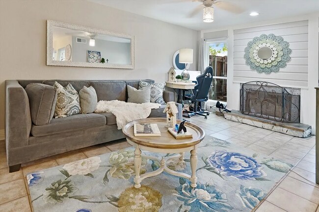 Photo - 228 McCarley Pl Casa Adosada