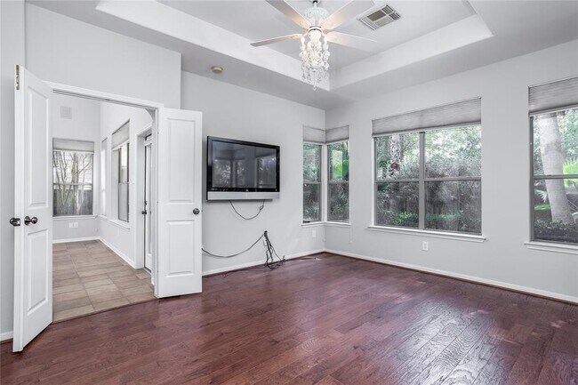 Photo - 59 Douvaine Ct