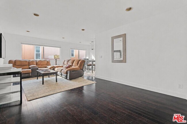 843 4th St Unit 106